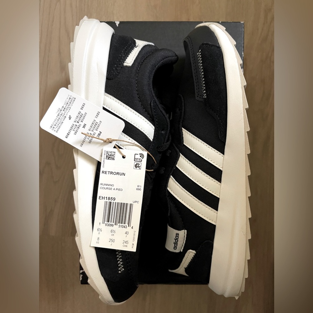 ADIDAS RETRORUN RUNNING SHOES, BLACK/WHITE, WOMEN’S US SIZE 8, NIB